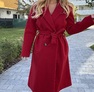 Lucilla szövetkabát– Hosszított női szövetkabát piros – Innova Fashion – 3. kép